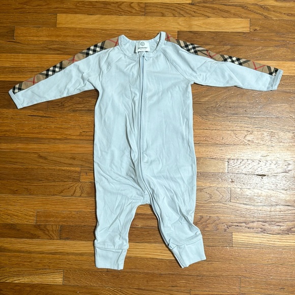 BURBERRY - BABY ICE BLUE PLAYSUIT - SIZE 18M - Picture 2 of 6